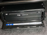 CD・DVDデッキが装着されており、お気に入りのCDやDVDを車内再生できます。