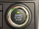 エンジン始動はプッシュスタートで楽々♪電子カードキーを携帯していれば、ブレーキを踏みながらボタンを押すだけで、エンジンの始動がスマートに行えます♪