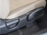 ◆シートハイトアジャスター◆運転席を上下に高さ調節ができます!運転ポジションを体格に合わせてシート調整できます。