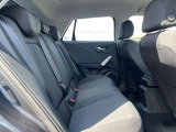体を支えるためにシートを硬めにしております。長時間の運転でも疲れにくいように、サポート力重視で設計されております。