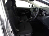 厚みがあって、座り心地が良いソファーのようなシート。運転席も助手席もリラックスしてゆったり座れます。