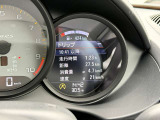 車両はすべて屋内にて保管しておりますので、綺麗な状態のお車をご覧いただけます。
