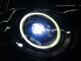 LEDヘッドライト&フロントフォグランプ キセノンに比べて明るさと照射範囲が向上し、消費電力も低減のため省燃費に貢献。