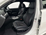 スポーツシートはサポートも良く長時間運転しても疲れません。