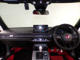 【ルームクリーニング】せっかく乗るならピカピカの車がいいですよね!当店は、他社では省きがちな細部に至るまで、徹底した清掃を行っております。
