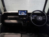 ◆インテリアパネル◆視界広々で非常に運転しやすくロングドライブでも疲れを感じさせないすっきりとまとまったインパネ周りです。