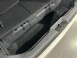 ラゲッジアンダーボックスも装備されております。荷物を載せたり、荷室が広くなりますので大型荷物も載せることができます。