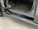 ホンダ車の低床ボディは乗りやすく、足元も広びろですよ。