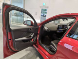 BMWプレミアムセレクション前橋では、高年式低走行モデルからMモデル、年式が経ちなかなかディーラーでは見かけないモデルまで幅広いラインナップで認定中古車を取り扱っております。品質に自信があります。
