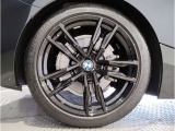 アウトバーンの走行を見据えたBMWの足回りは高い走行性能にこだわりが御座います。