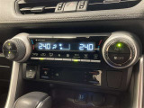 左右独立温度コントロールフルオートエアコンです。運転席、助手席それぞれで独立して温度設定ができます。冷え性の方が乗っても安心ですね♪