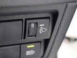 人や荷物を満載しても、対向車や先行車に迷惑をかけない、室内からヘッドライトの光軸を調整できます。