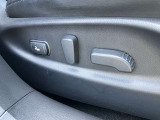 運転席・助手席パワーシート(運転席:スライド、リクライニング、リフター、サイサポート/助手席:スライド、リクライニング)
