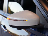 ウインカーミラーです!! 周りの車に、「ウインカー&ハザード」を気付いてもらいやすい装備です。