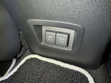 充電用USB端子付き。スマートフォンなどの充電に便利です。