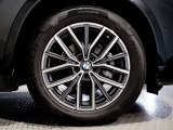 【BMWアロイホイル】軽量かつ強度に拘ったアロイホイル。走行性能ポテンシャルを引き出す設計。車の足元を引き締めてくれる大きなポイントはアロイホイルです。