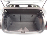 荷室は荷物を隠せるトノカバー付!充分な荷室の広さです!