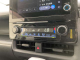 オートエアコンは温度を設定するだけで、自動で風量などを設定してくれます。運転しながら操作も必要ないので、安全性も向上します。