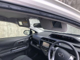 運転席・助手席ともにバニティミラーを備えたサンバイザー