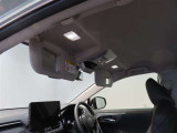 バニティミラーも付いているので、車を降りる前に身だしなみチェック!!