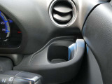 運転席側ドリンクホルダーです。エアコンを利用してある程度保温、保冷もできそうですね。