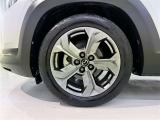 アルミホイールが車の雰囲気を引き立てますね!