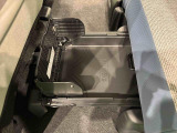 中敷きを立ち上げれば、倒れやすい荷物も安定して積める置きラクボックスが標準装備