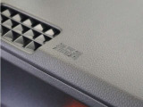 ◆助手席エアバッグ◆SRSエアバッグは、シートベルトだけでは防ぎきれない衝突時の衝撃から乗員を守るための安全装置。衝突時に瞬時に膨らみ、頭部や胸部がダッシュボードに直接衝突するのを防ぎます。