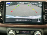 アラウンドビューモニターです。上空からお車の周りを見る感覚で表示されますので、車庫入れも安心です。