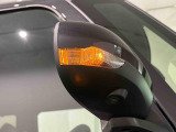 歩行者や他のドライバーからの被視認性が高いLEDターンランプ付き電動格納ドアミラー