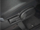 ◆シートハイトアジャスター◆運転席を上下に高さ調節ができます!運転ポジションを体格に合わせてシート調整できます。