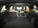 荷物の大きさや乗車人数に合わせて後部座席のアレンジが可能です。