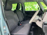 シンプルで使いやすい内装。運転席からの操作性も良好で、快適なドライビングポジションを実現しています。