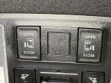 運転席の操作でオートスライドドアが開閉します!同乗者に優しく!とっても便利な機能です!