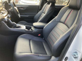 運転席・助手席もゆったり乗れます♪