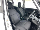 居心地の良い運転席、長く座ってられるリラックスできるデザインがいいですね。