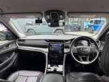 ヘッドクリアランスが保て見晴らしの良い運転席で、室内空間も広くなっております。