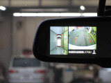 【アラウンドビューモニター】上空から見下ろしているかのような映像を映し出して、スムースな駐車をアシストします。