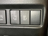両側パワースライドドア付きだから、狭い駐車スペースなどでの 乗り降りラクラク!小さなお子さまのいるご家庭には嬉しい装備。
