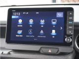 【スマートフォン連携】AppleCarPlay・AndroidAutoでスマホ連携が可能。対応するアプリをディスプレイで操作できます。