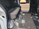 【分割可倒式シート】荷物や乗車人数に合わせて自由にアレンジ可能!大きな荷物も積みやすく、使い勝手が便利なシートです。