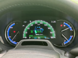 速度や各種表示を運転席から確認しやすいメーターまわり。情報がまとまって表示され、走行中も視線の移動を抑えながら必要な内容をチェックしやすい配置です。