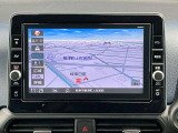 日産純正9インチメモリーナビ(MM320D-L)装備、NissanConnectマイカーアプリ対応、オペレーター通話や音声対話検索、スマホアプリと連動などに対応した高機能ナビ。