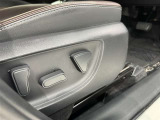 パワーシート搭載。微妙な調整が手軽にでき、ピッタリのポジションで運転することが可能です。