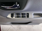 パワーウインドウは運転席ワンタッチ式になっています。挟み込み防止機能付きなので小さなお子様やペットの安全も確保します。