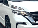 【LEDヘッドライト】悪天候や夜間走行時も良好な視界を確保し安心して運転できる高輝度LEDヘッドライトを装備!点灯速度が早く、消費電力も抑えられています。