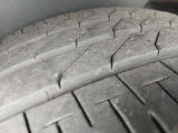 タイヤの溝はご覧の通りです