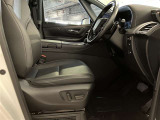 パワーシート搭載。微妙な調整が手軽にでき、ピッタリなポジションで運転することが可能です。