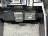 【アクセサリーソケット】車内で様々な電気製品を利用できます。