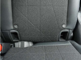 ◆ISOFIX◆シートベルトいらずでチャイルドシートと固定金具を連結するだけでガッチリ固定できます。